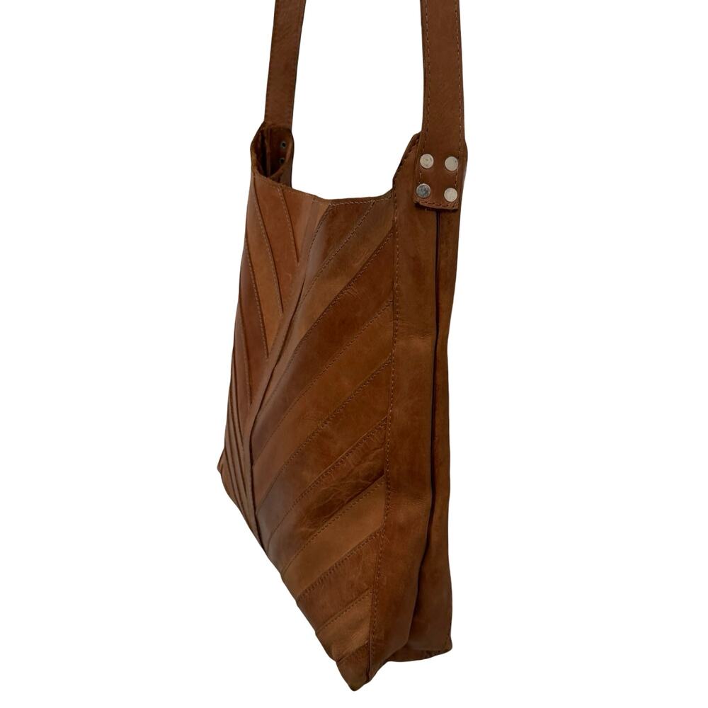 Raven + Lily ‘Joanna’s Favorite Crossbody’ - Picture 5 of 9